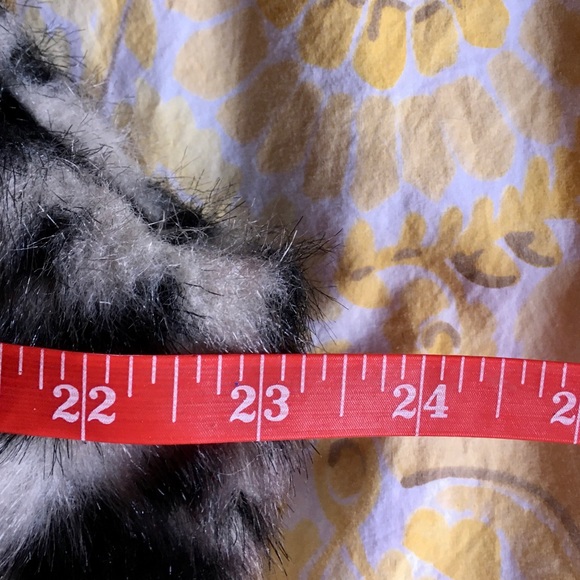 💥Calvin Klein Animal faux fur vest💥 - Picture 5 of 5